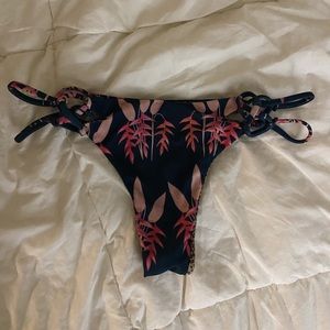 ACACIA HELICONIA MOLOKINI BOTTOMS